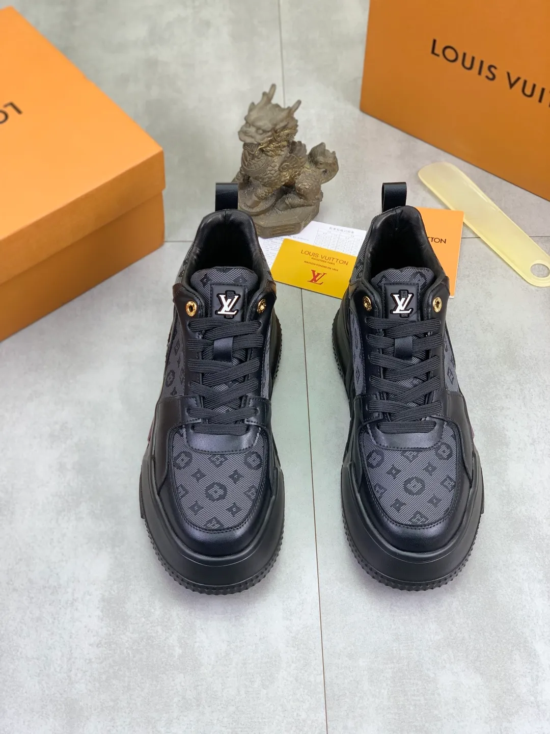 Men's men's shoes 💰P440 new style 💶【LOUIS VUITTON) new high top🍀LV Louis Vuitton *—— LV classic high top trendy shoes! Made of imported original soft calfskin, water-dyed pigskin lining. Original wear-resistant rubber outsole! High quality products! Code number: 38-44 Color: 3️⃣ colors available